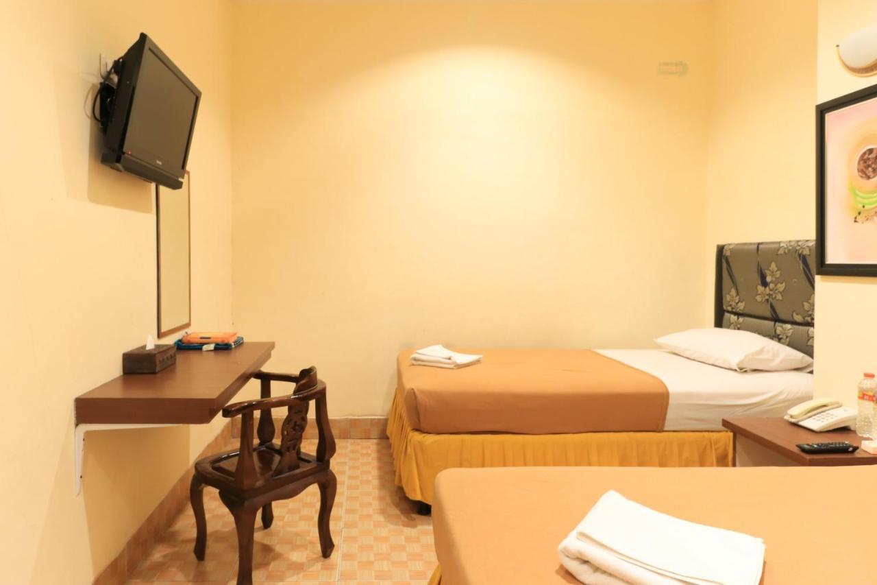 Al-Badar Hotel Syariah Makassar Exterior photo